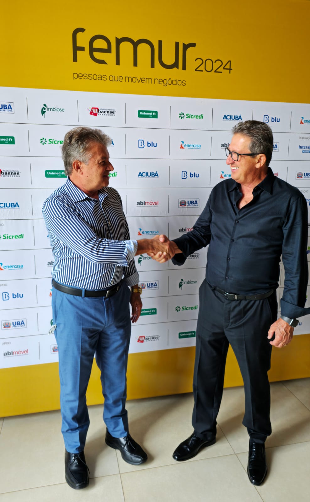 Entre diversas figuras relevantes no cenário regional e nacional, estiveram presentes na cerimônia de abertura da FEMUR 2024 o presidente do INTERSIND, Aureo Barbosa, o presidente da ABIMÓVEL, Irineu Munhoz, e o governador do estado de Minas Gerais, Romeu Zema, demonstrando a importância da indústria moveleira para a economia e desenvolvimento da região