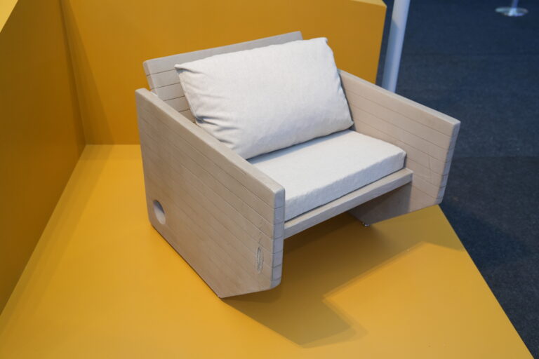 1º lugar — Inovação em Design de Mobiliário | Poltrona Monolitos — Rafaela Gravia | Conviê