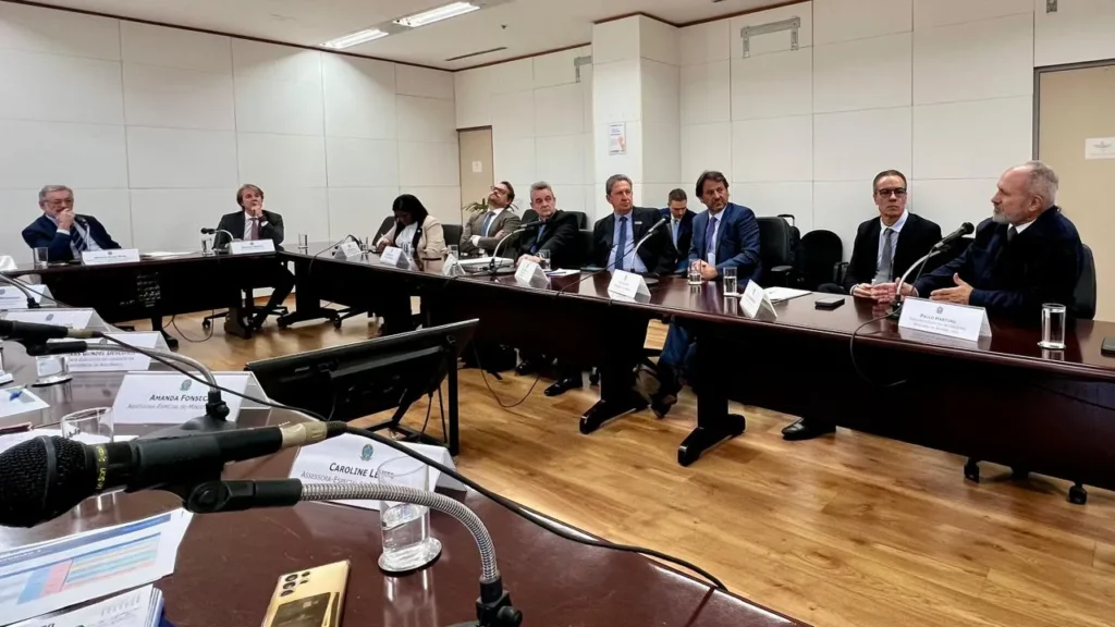 Nova tarifa dos EUA entra em vigor; ABIMÓVEL reforça atuação junto ao Governo para mitigar impactos no setor de móveis 2