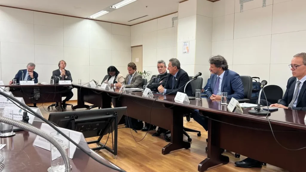 Nova tarifa dos EUA entra em vigor; ABIMÓVEL reforça atuação junto ao Governo para mitigar impactos no setor de móveis 4