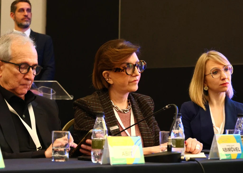 Cândida Cervieri - Diretora Executiva da ABIMÓVEL - Plano de Diversificação das Exportações 2